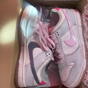 Gym shoes